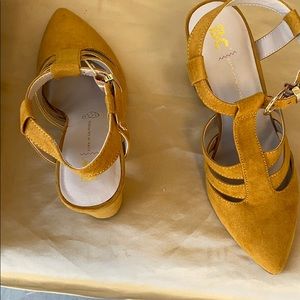 Mustard colored , women’s block heel . Size 6